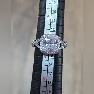 💍 Elegant Silver Women's Ring Sz 6 (NWOT)